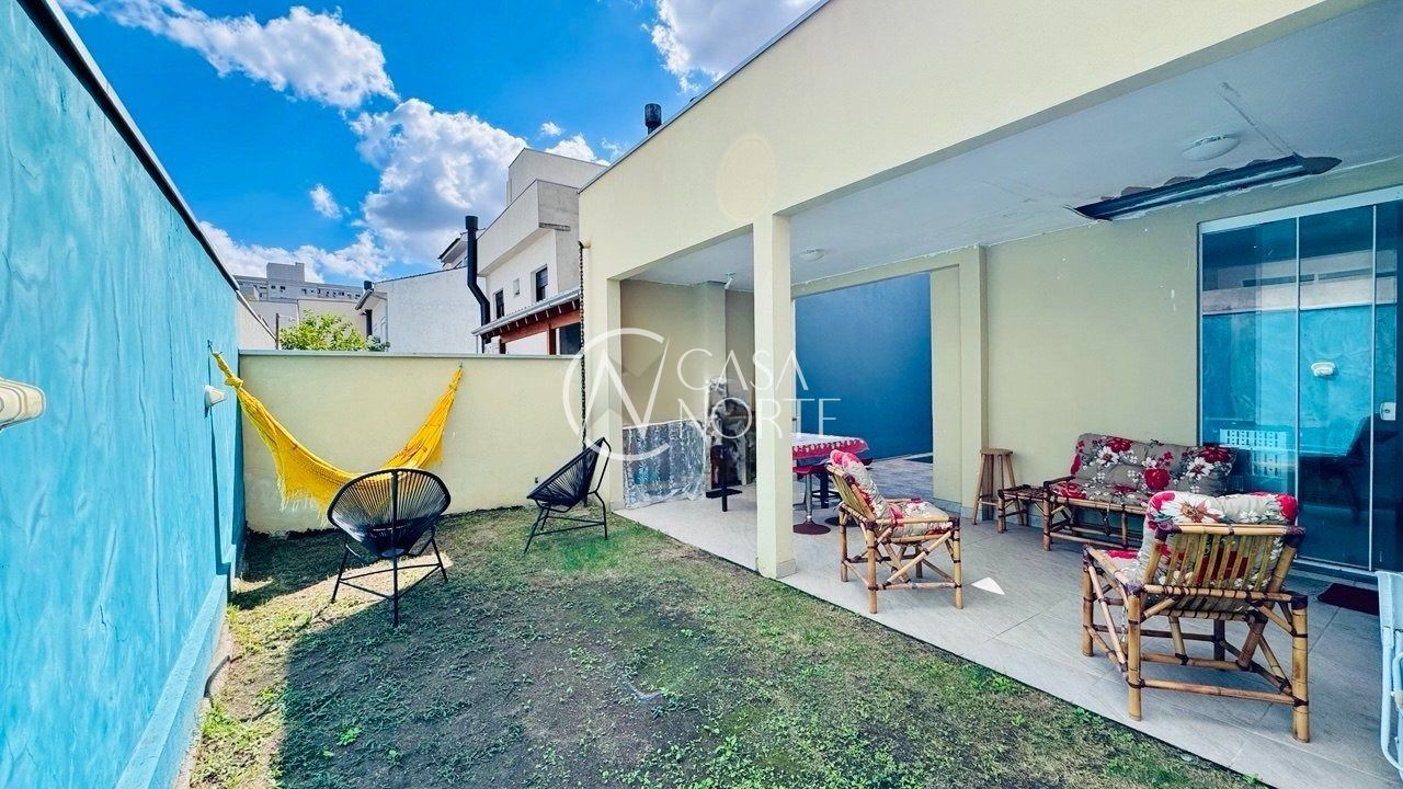 Casa de Condomínio à venda com 3 quartos, 140m², 1 suíte, 4 vagas, Rua Deputado Hugo Mardini no bairro Passo das Pedras em Porto Alegre