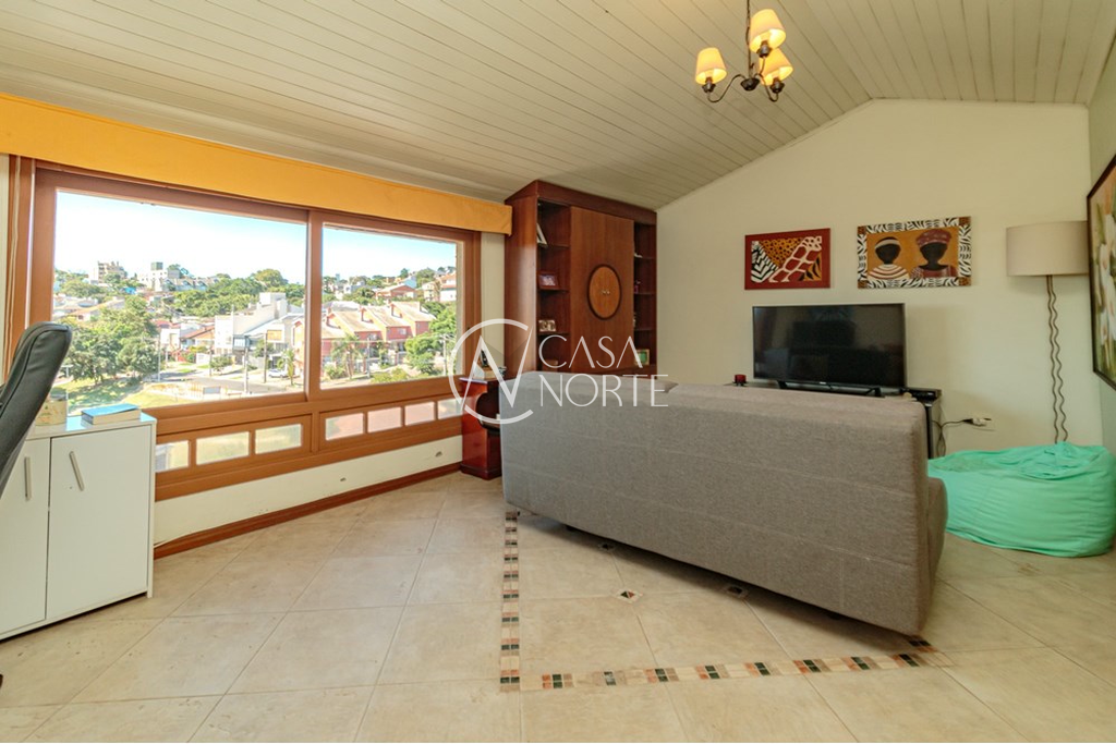 Casa à venda com 3 quartos, 166m², 1 suíte, 2 vagas, Rua Matias José Bins no bairro Chácara das Pedras em Porto Alegre