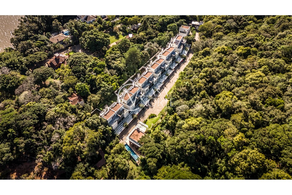 Casa de Condomínio à venda com 3 quartos, 438m², 3 suítes, Doutor Ney de Castilhos Ferreira no bairro Pedra Redonda em Porto Alegre