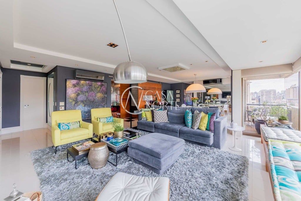 Apartamento à venda com 3 quartos, 161m², 2 suítes, 3 vagas, Marquês do Pombal no bairro Moinhos de Vento em Porto Alegre