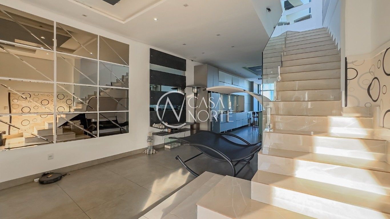 Casa à venda com 3 quartos, 264m², 1 suíte, 4 vagas, Rua Barão de Bagé no bairro Vila Jardim em Porto Alegre