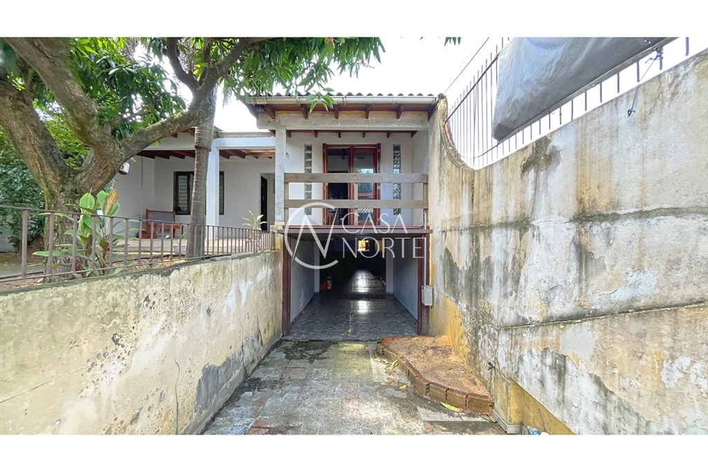 Casa à venda com 3 quartos, 289m², 1 suíte, 2 vagas, Protásio Alves no bairro Petrópolis em Porto Alegre