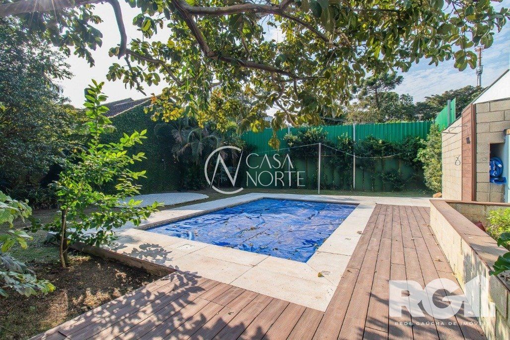 Casa à venda com 3 quartos, 335m², 1 suíte, 4 vagas, Rua Conde da Figueira no bairro Chácara das Pedras em Porto Alegre