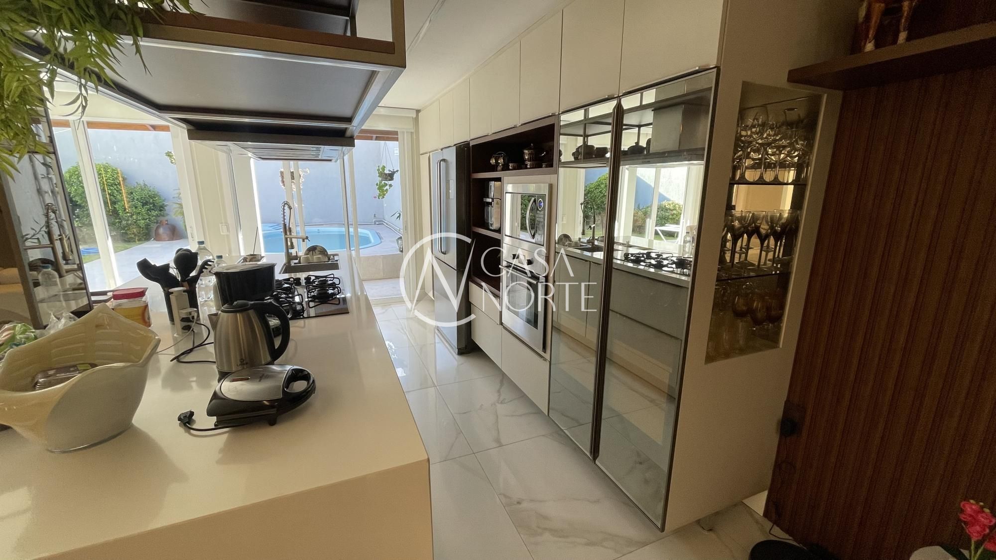 Casa à venda com 3 quartos, 300m², 1 suíte, 4 vagas, Avenida Professor Paula Soares no bairro Jardim Itu em Porto Alegre