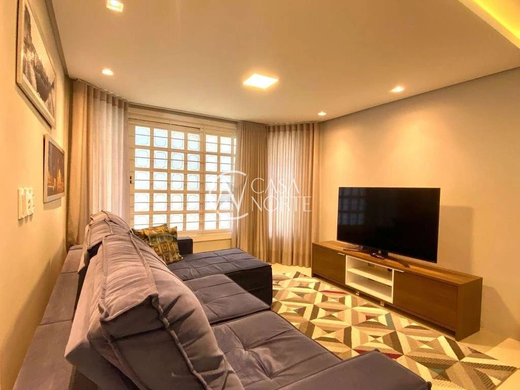Casa à venda com 3 quartos, 336m², 2 suítes, 4 vagas, Rua Walt Disney no bairro São Sebastião em Porto Alegre