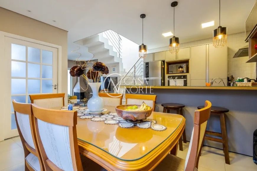 Casa à venda com 3 quartos, 134m², 3 suítes, 2 vagas, Rua Desembargador Almiro Cauduro no bairro Jardim Itu em Porto Alegre