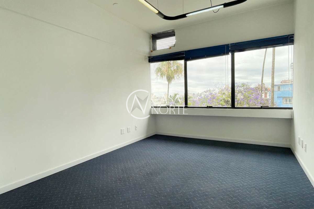 Sala Comercial à venda , 27m², 2 vagas, Protásio Alves no bairro Petrópolis em Porto Alegre