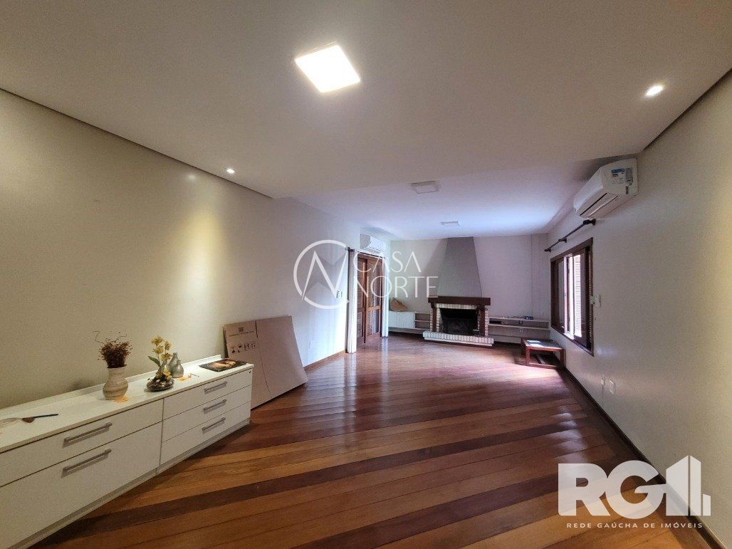 Casa à venda com 5 quartos, 357m², 1 suíte, 4 vagas, Rua Professor Ivo Corseuil no bairro Petrópolis em Porto Alegre
