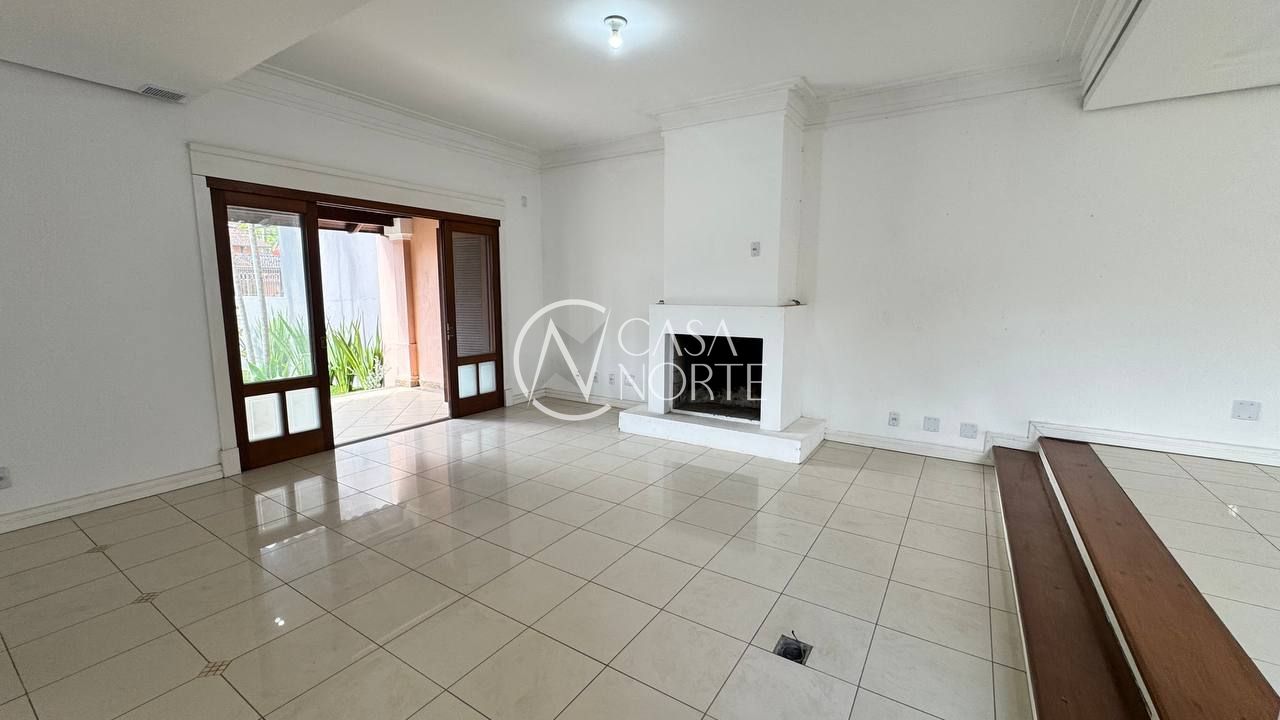 Casa à venda com 5 quartos, 376m², 4 suítes, 4 vagas, Rua Atílio Supertti no bairro Vila Nova em Porto Alegre