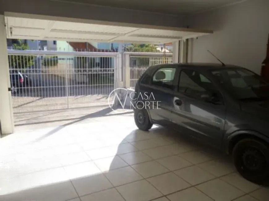 Casa à venda com 3 quartos, 205m², 1 suíte, 3 vagas, Rua Doutor Eduardo Marques Júnior no bairro Jardim Planalto em Porto Alegre