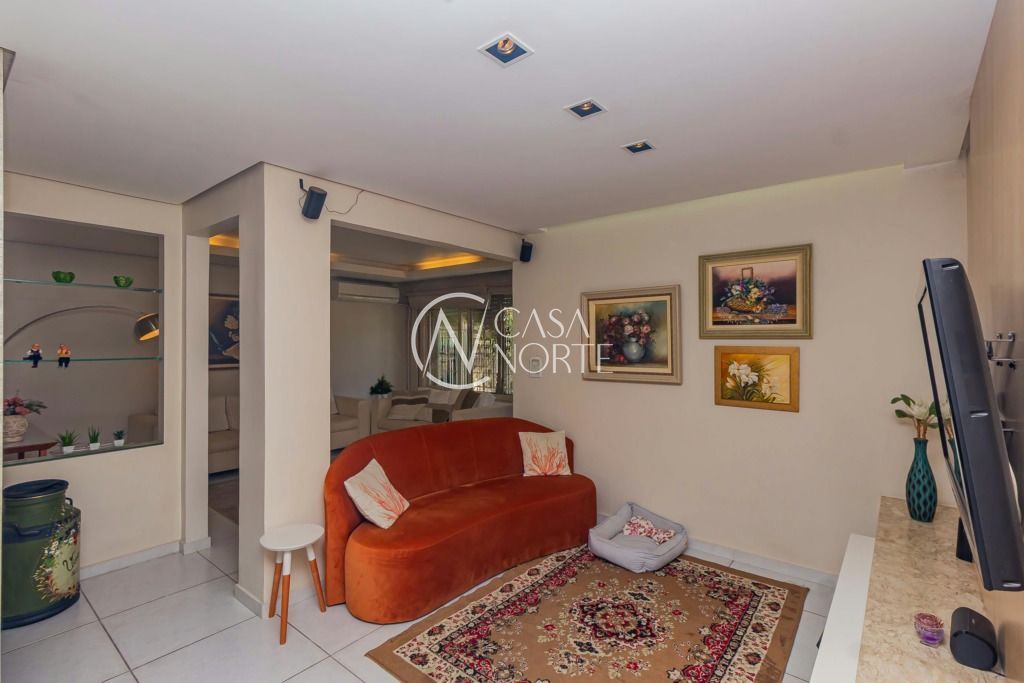 Casa à venda com 3 quartos, 164m², 2 suítes, 2 vagas, Rua Doutor Danilo Antônio Zaffari no bairro São Sebastião em Porto Alegre