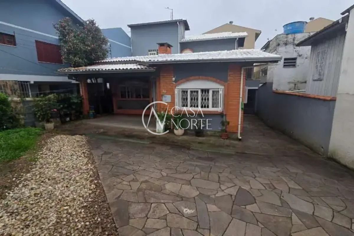 Casa à venda com 3 quartos, 360m², 1 suíte, 5 vagas, Rua Congo no bairro Vila Ipiranga em Porto Alegre
