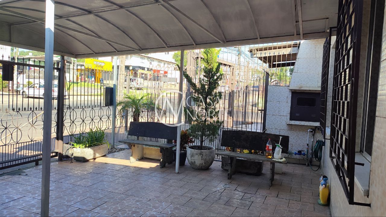 Casa à venda com 4 quartos, 240m², 1 suíte, 3 vagas, Avenida Bernardino Silveira de Amorim no bairro Rubem Berta em Porto Alegre