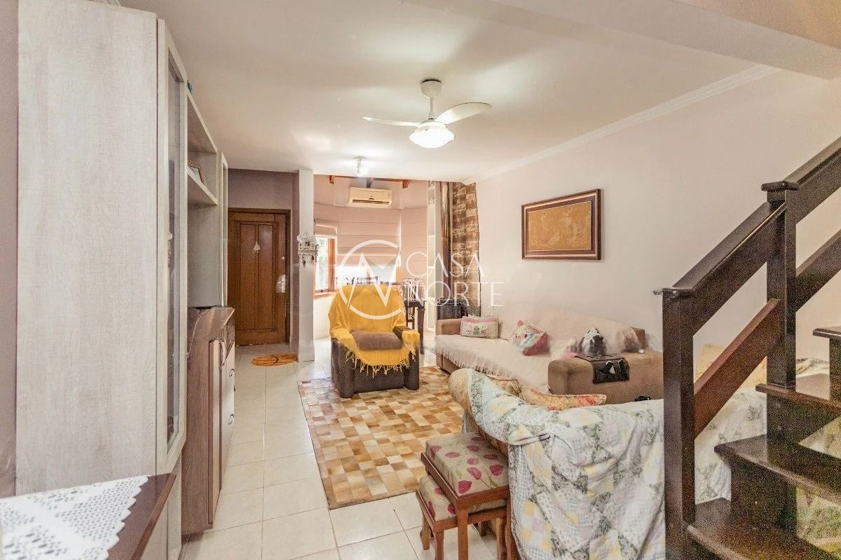 Casa à venda com 3 quartos, 111m², 1 suíte, 2 vagas, Rua Elias Bothome no bairro Jardim Itu em Porto Alegre