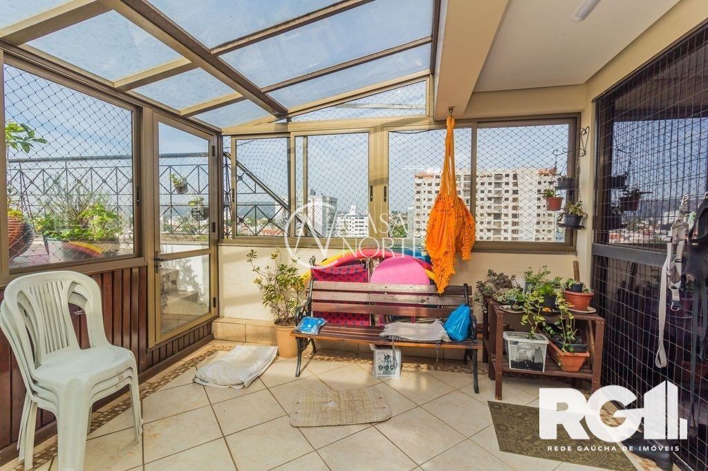 Cobertura à venda com 3 quartos, 188m², 1 suíte, 2 vagas, Rua Alberto Silva no bairro Vila Ipiranga em Porto Alegre