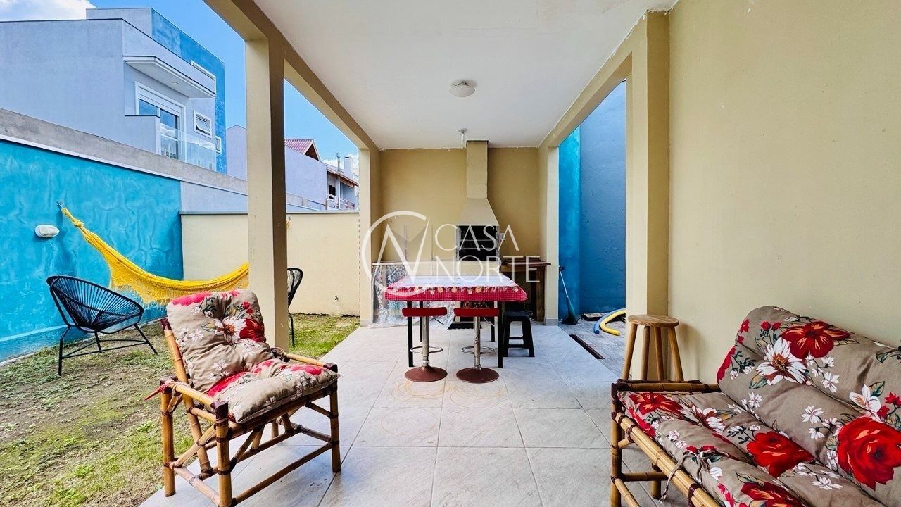 Casa de Condomínio à venda com 3 quartos, 140m², 1 suíte, 4 vagas, Rua Deputado Hugo Mardini no bairro Passo das Pedras em Porto Alegre