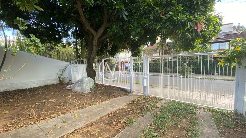 Casa à venda com 2 quartos, 189m², 1 suíte, 2 vagas, Sargento Nicolau Dias de Farias no bairro Tristeza em Porto Alegre