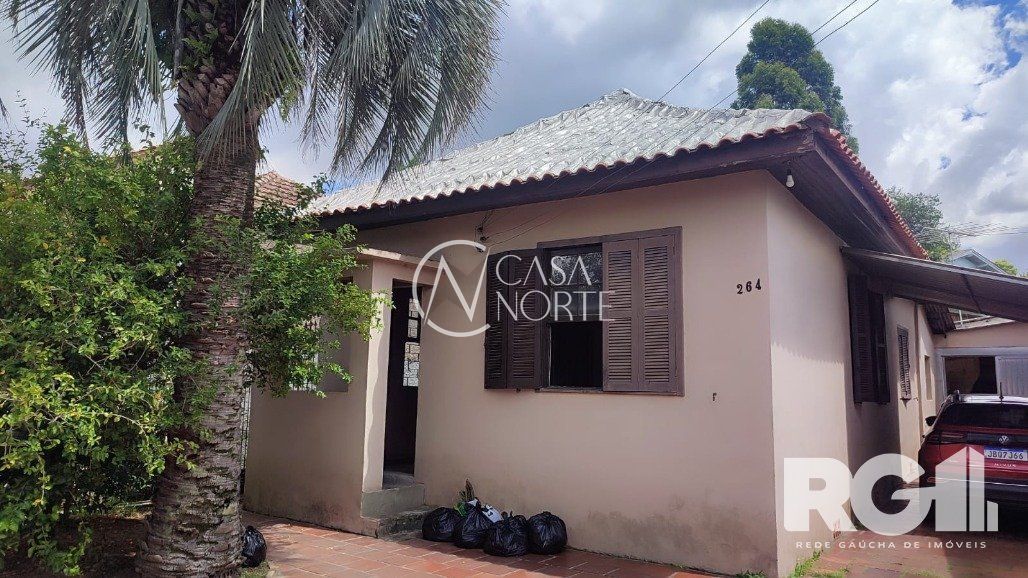 Casa à venda com 3 quartos, 157m², 3 vagas, Rua Zeferino Dias no bairro Sarandi em Porto Alegre