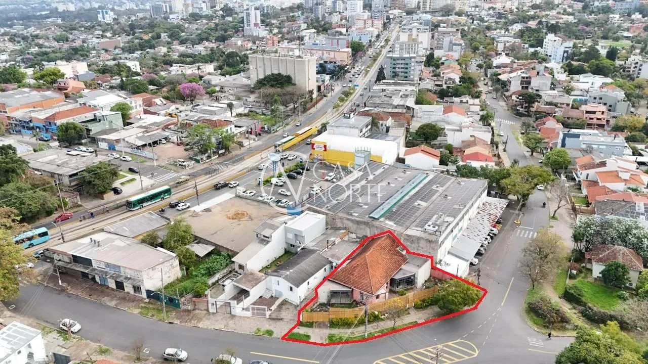 Terreno à venda  com 305m², Rua Doutor Rodrigues Alves no bairro Chácara das Pedras em Porto Alegre