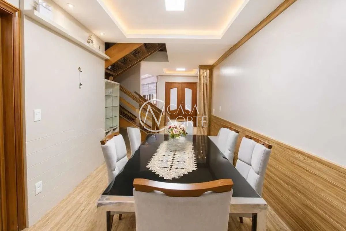 Casa à venda com 3 quartos, 272m², 1 suíte, 4 vagas, Rua Jalmar Azambuja Diniz no bairro Jardim Itu em Porto Alegre
