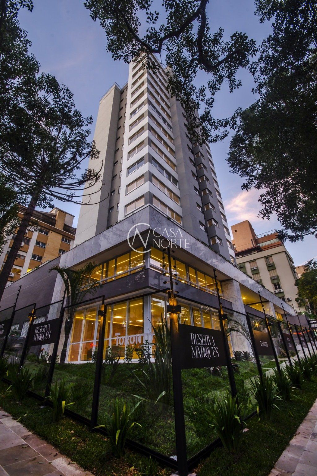 Apartamento Garden à venda com 3 quartos, 250m², 3 suítes, 4 vagas, Marquês do Pombal no bairro Auxiliadora em Porto Alegre