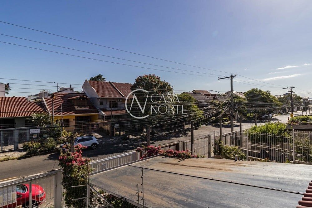 Casa à venda com 2 quartos, 78m², 2 suítes, 2 vagas, Heitor Kramer no bairro Guarujá em Porto Alegre