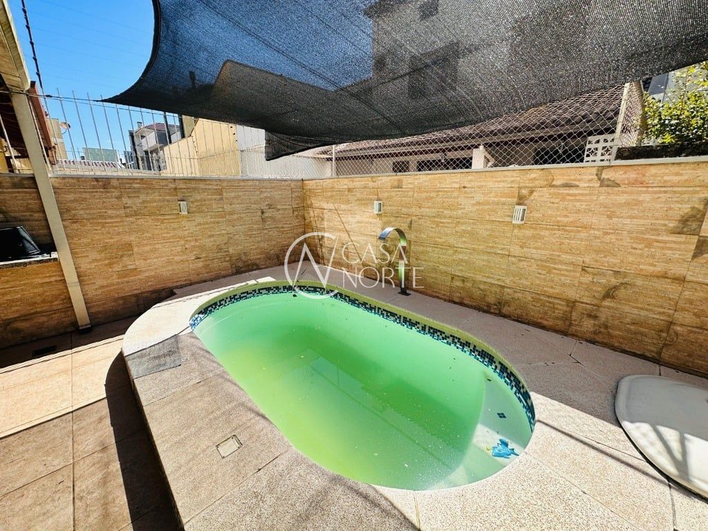 Casa à venda com 3 quartos, 215m², 1 suíte, Fernando Jorge Schneider no bairro Hípica em Porto Alegre
