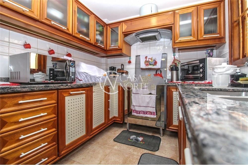 Casa à venda com 3 quartos, 608m², 2 suítes, 8 vagas, Travessa Miguel Pereira no bairro Medianeira em Porto Alegre