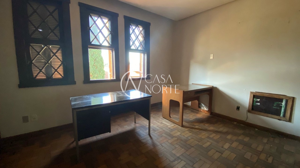Casa à venda com 4 quartos, 350m², 1 suíte, 2 vagas, Guaiana no bairro Vila Assunção em Porto Alegre