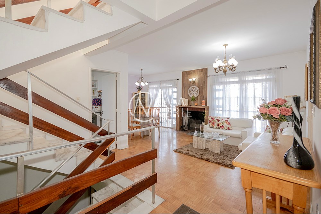 Casa à venda com 3 quartos, 300m², 1 suíte, 3 vagas, Cláudio Manoel da Costa no bairro Jardim Sabará em Porto Alegre