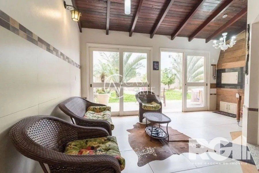Casa à venda com 4 quartos, 233m², 1 suíte, 3 vagas, Rua Maestro Salvador Campanella no bairro Jardim Itu em Porto Alegre