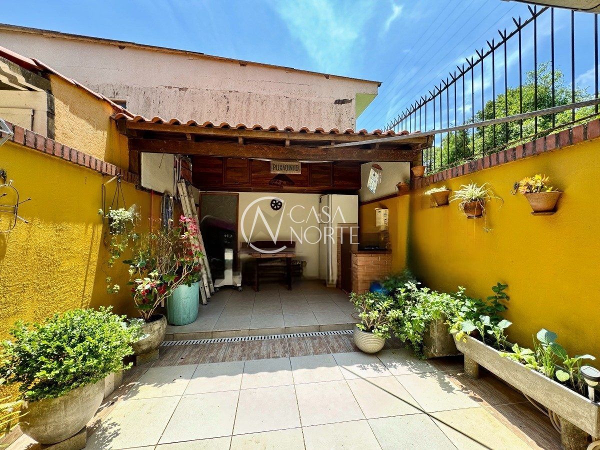 Casa à venda com 3 quartos, 125m², 1 suíte, 2 vagas, Rua Manoel Bandeira no bairro Jardim Itu Sabará em Porto Alegre