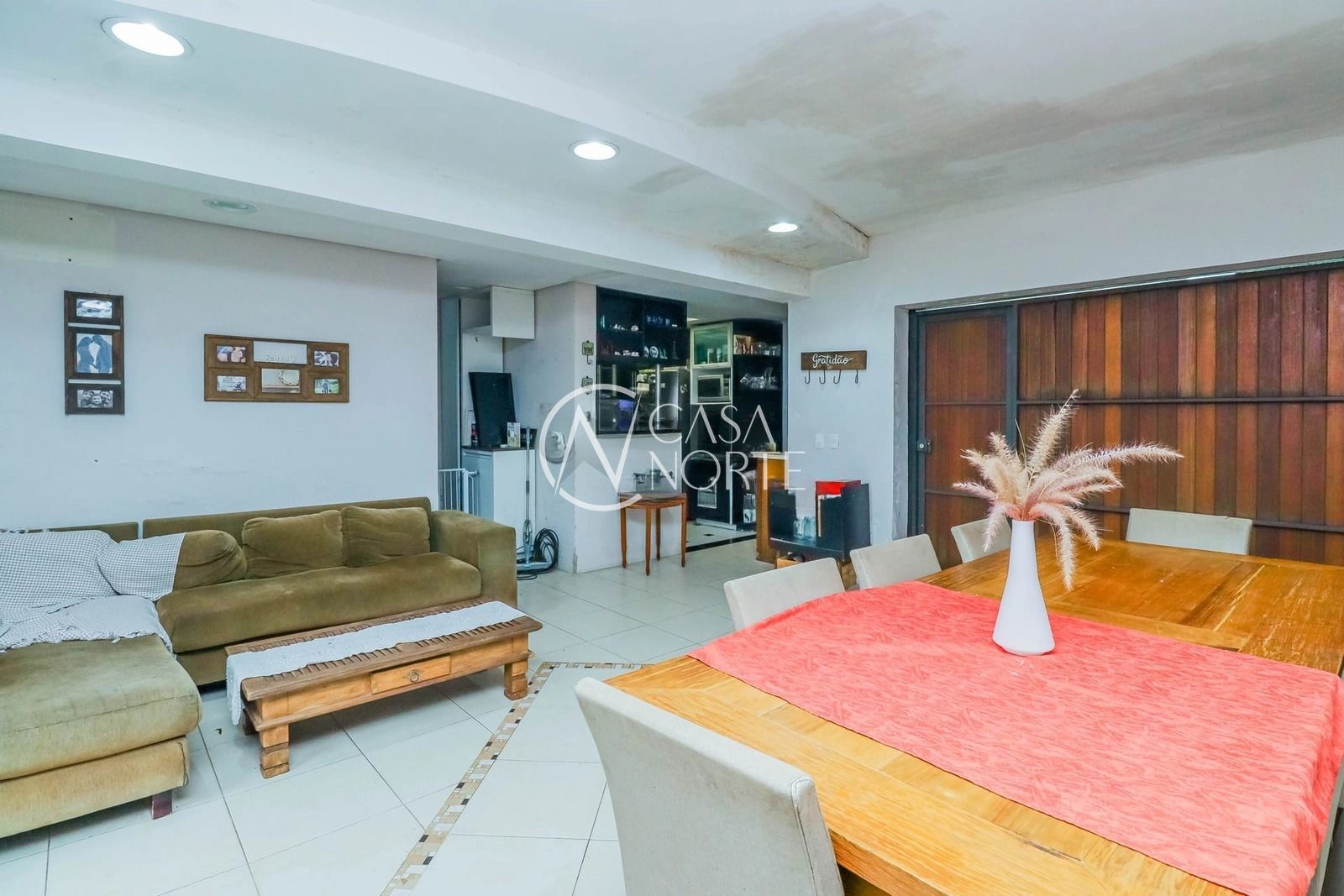 Casa à venda com 4 quartos, 290m², 1 suíte, 3 vagas, Rua José Scutari no bairro Passo da Areia em Porto Alegre
