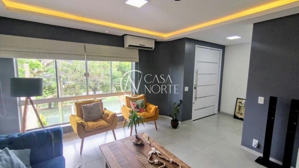 Casa à venda com 3 quartos, 206m², 1 suíte, 3 vagas, Rua Fernando Abbott no bairro Cristo Redentor em Porto Alegre