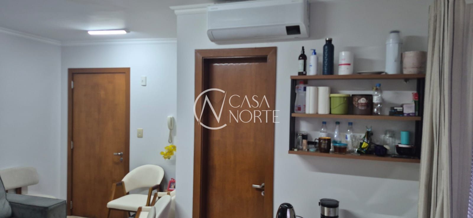 Sala Comercial à venda com 1 quarto, 18m², Rua Açores no bairro Passo da Areia em Porto Alegre