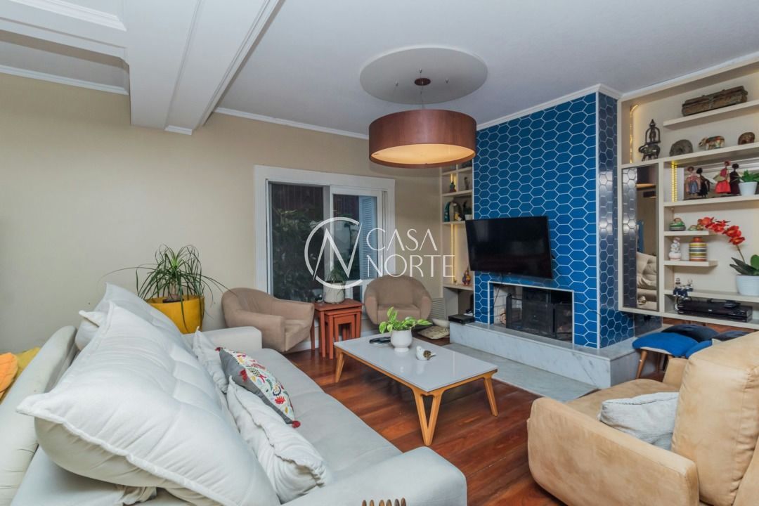 Casa à venda com 4 quartos, 570m², 4 suítes, 6 vagas, Avenida General Barreto Viana no bairro Chácara das Pedras em Porto Alegre