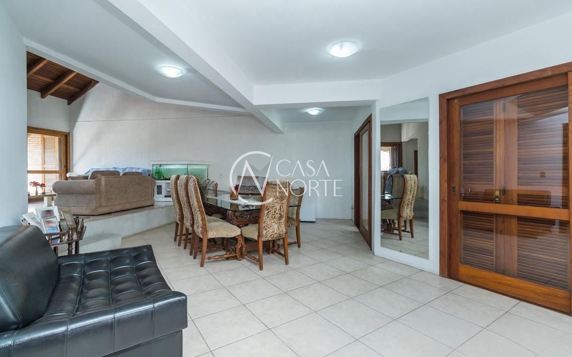 Casa à venda com 5 quartos, 417m², 2 suítes, 3 vagas, Rua Chafic João Scaf no bairro Jardim Itu em Porto Alegre