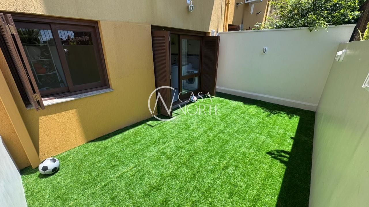 Casa de Condomínio à venda com 3 quartos, 216m², 1 suíte, 3 vagas, Rua Chafic João Scaf no bairro Jardim Planalto em Porto Alegre