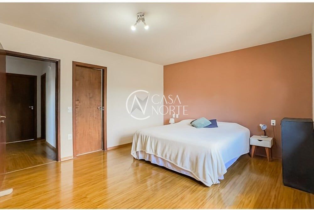 Casa à venda com 5 quartos, 208m², 1 suíte, 2 vagas, Vicente Celestino no bairro Rubem Berta em Porto Alegre