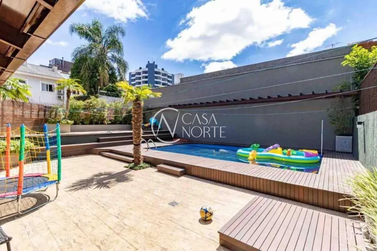 Casa à venda com 4 quartos, 330m², 1 suíte, 4 vagas, Rua Walir Zottis no bairro Jardim Itu em Porto Alegre
