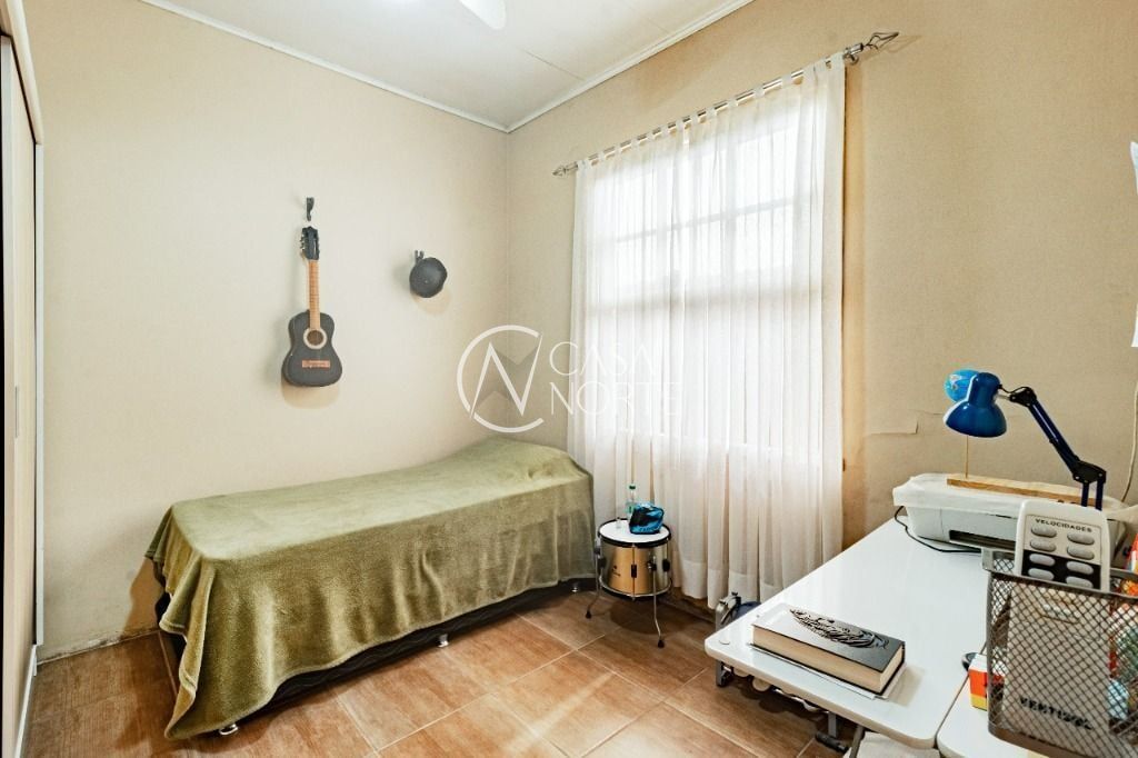Casa à venda com 3 quartos, 300m², 1 suíte, 4 vagas, Atanásio Belmonte no bairro Boa Vista em Porto Alegre