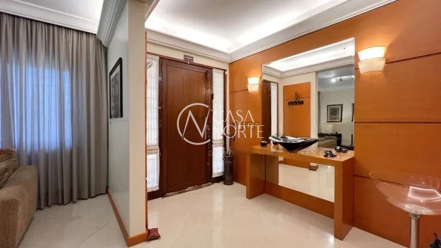 Casa à venda com 4 quartos, 250m², 1 suíte, 4 vagas, Rua Maria Montessori no bairro São Sebastião em Porto Alegre