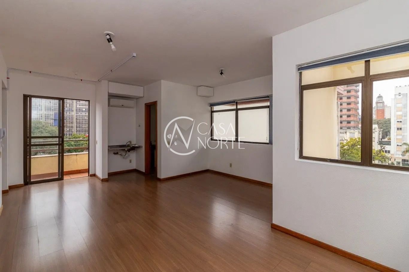 Sala Comercial à venda , 40m², 1 vaga, Rua Barão do Gravataí no bairro Menino Deus em Porto Alegre