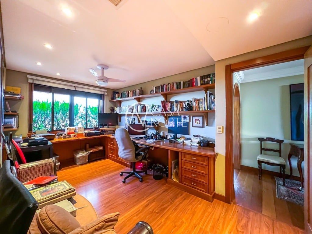 Apartamento à venda com 3 quartos, 247m², 2 suítes, 2 vagas, Rua Líbero Badaró no bairro Boa Vista em Porto Alegre