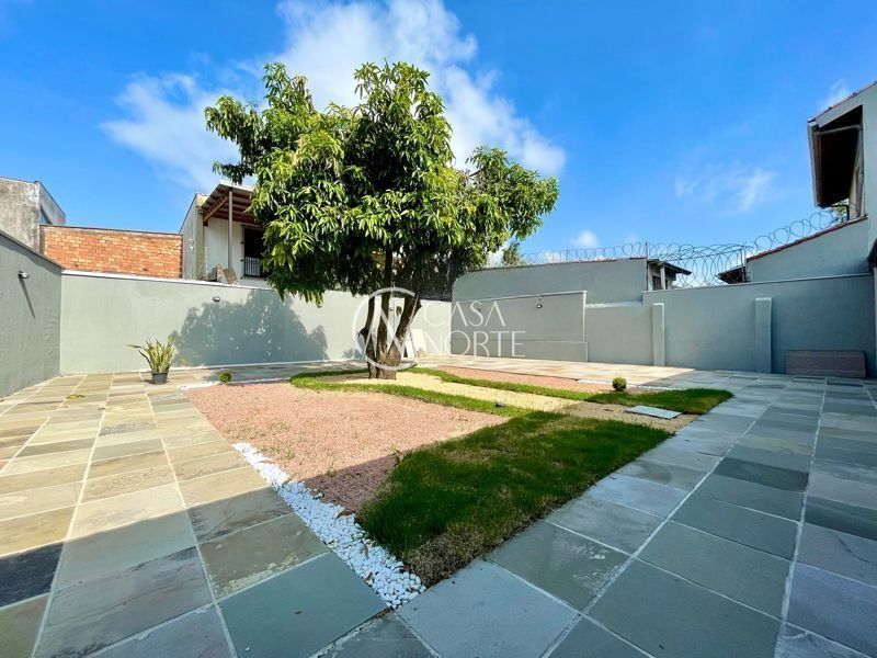 Casa à venda com 3 quartos, 202m², 6 vagas, Rua Rodrigues da Costa no bairro Sarandi em Porto Alegre