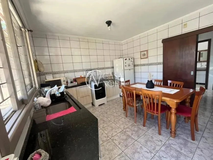 Casa à venda com 3 quartos, 120m², 3 vagas, Rua Augusto Attílio Giordani no bairro São Sebastião em Porto Alegre
