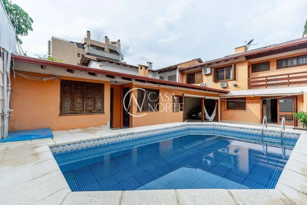 Casa à venda com 4 quartos, 313m², 1 suíte, 4 vagas, Rua Irmão Augusto no bairro Jardim Lindóia em Porto Alegre