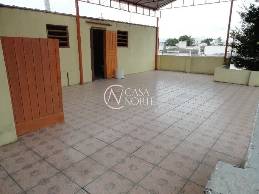 Casa à venda com 3 quartos, 200m², 1 suíte, 3 vagas, Travessa Orion no bairro Cristo Redentor em Porto Alegre