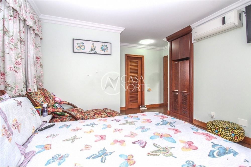 Casa à venda com 3 quartos, 608m², 2 suítes, 8 vagas, Travessa Miguel Pereira no bairro Medianeira em Porto Alegre