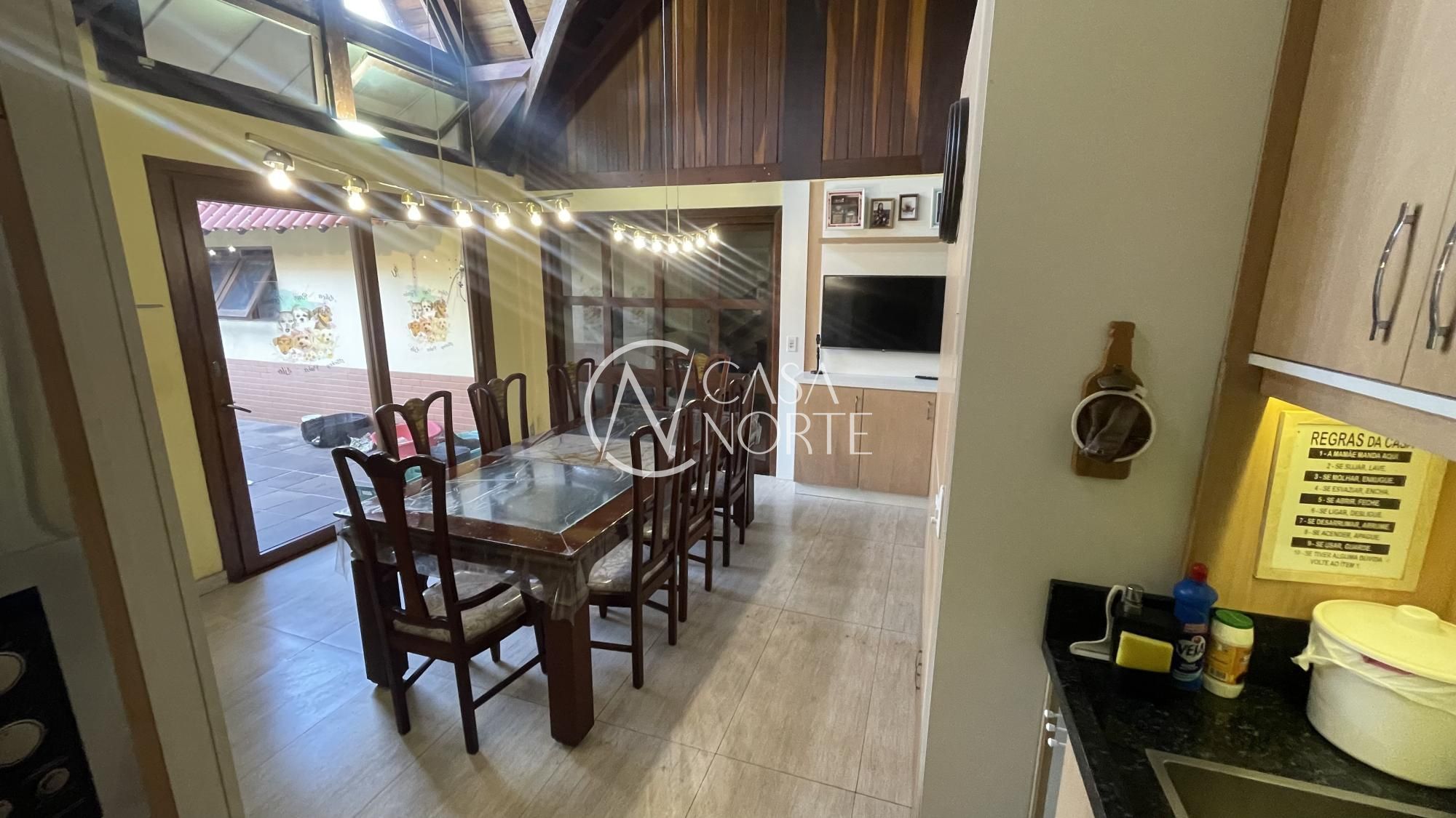 Casa à venda com 4 quartos, 193m², 2 suítes, 3 vagas, Rua Leite de Castro no bairro Jardim Itu em Porto Alegre